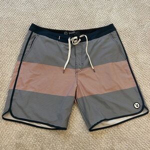 Vuori Men’s Cruise Board Shorts size 36